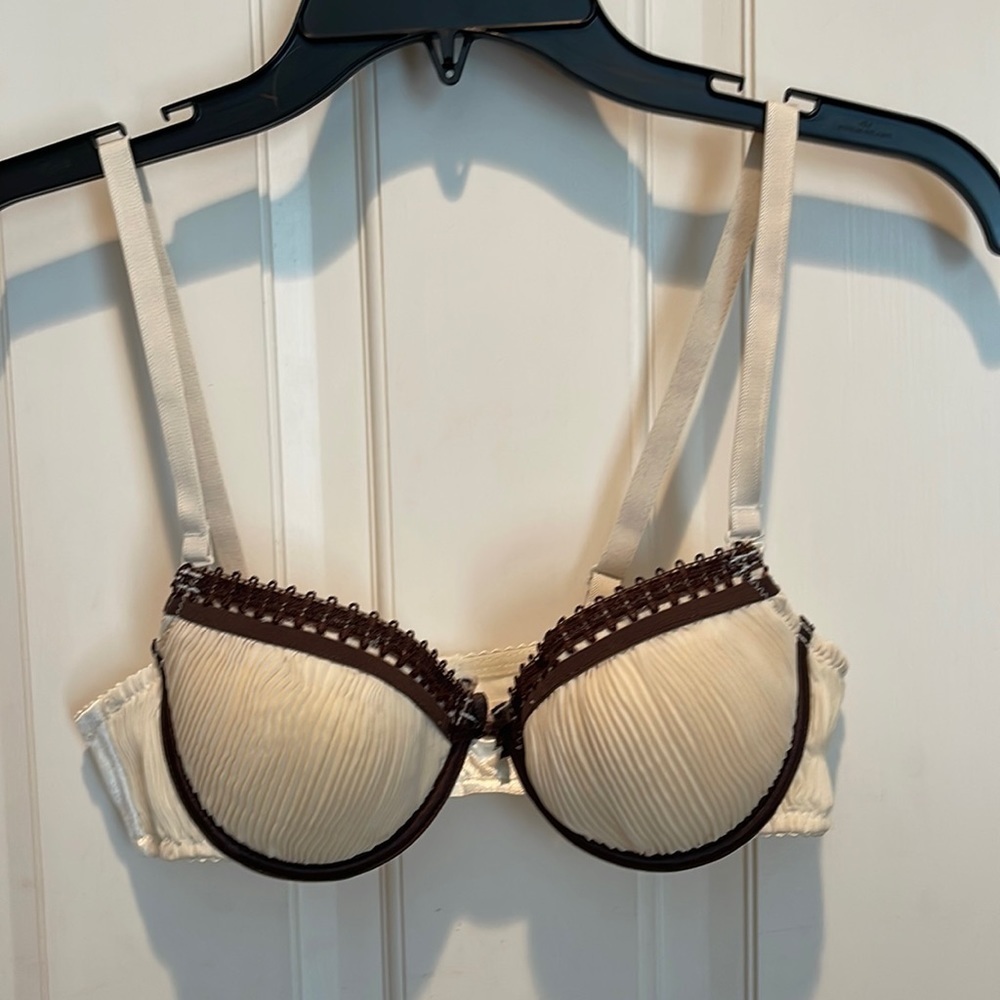 La Verite Paris 🎈sale🎈cream and brown bra France 🇫🇷